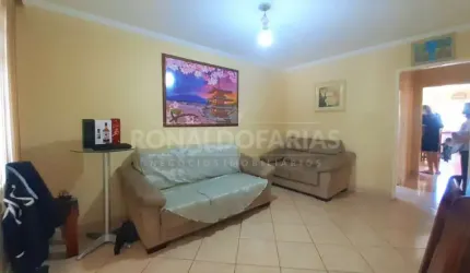 Casa à venda com 3 dormitórios, 2 suítes e 4 vagas na região de Interlagos.