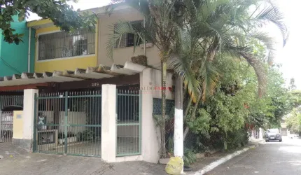 Sobrado à venda com 3 dormitórios na região do Campo Belo.