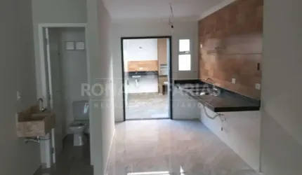 Sobrado com 03 dormitórios sendo 01 suíte na Cidade Ademar