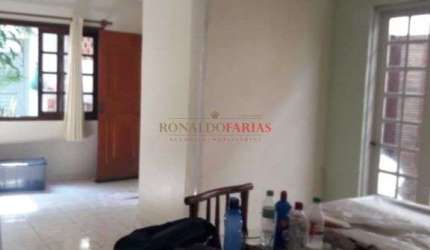 Casa térrea à venda com 300m² na região do Campo Grande .