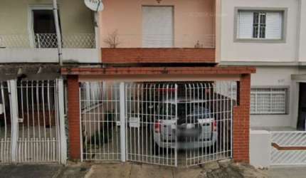 Sobrado à venda com 3 dormitórios e 1 vaga na região da Saúde.