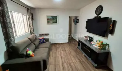 Sobrado para renda  à venda com duas casas e entradas independente na região do Jardim Primavera.