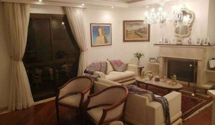 Apartamento à venda com 3 suítes e 4 vagas na região do Morumbi.