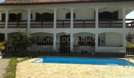 Sobrado à venda com 5 dormitórios, 1 suíte na região do Jardim Maria Amália.