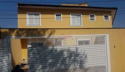 Sobrado à venda  com 3 dormitórios , 1 suíte na região de interlagos.