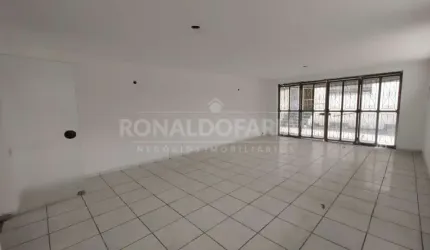 Sobrado comercial/residencial para locação na região de Interlagos.
