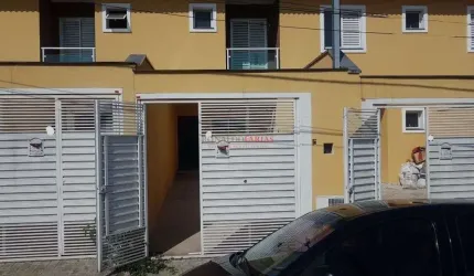Sobrado à venda com 3 dormitórios e 1 suíte na região de Interlagos.