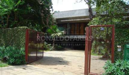 Casa à Venda em Interlagos com 5 Dormitórios 3 Suítes e 20 Vagas de Garagem