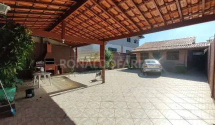 Casa à Venda  ou Locação em Veleiros com 3 Dormitórios 1 Suíte e 5 Vagas de Garagem