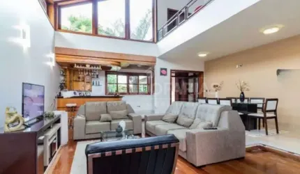 Casa a Venda em Interlagos com 4 Suítes e 6 Vagas de Garagem