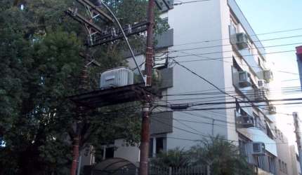 Apartamento com 3 quartos à venda na Rua Marquês do Pombal, 1063, Moinhos de Vento, Porto Alegre por R$ 911.000