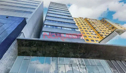 Sala Comercial para Locação no Centro de Curitiba-PR: 1 Sala, 2 Banheiros, 54m² de Área. Venha Conferir!