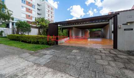 Imóvel de Luxo no Centro Cívico: Casa para Locação em Curitiba-PR com 5 Quartos, 2 Suítes e 425m² de Área