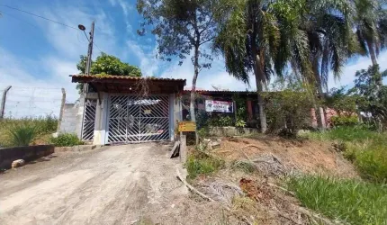 Espaçosa chácara com piscina, em Quintas de Pirapora I