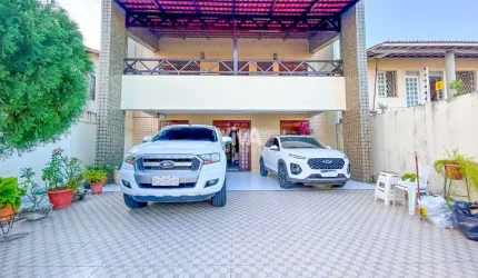 Casa duplex com 4 suítes no  Cambeba