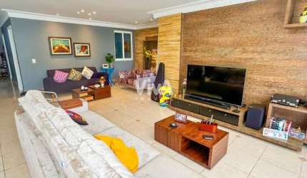 Casa com 4 suítes no Bairro  De Lourdes - Porteira Fechada