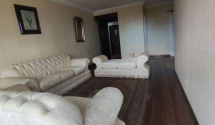 Apartamento 4/4, sendo uma suíte no bairro do Canela.