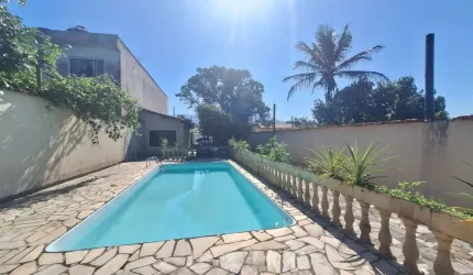 Linda Casa com piscina