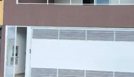 Assobradado à venda 3 Dorms, Suíte, Área Goumert, 3 Vagas de Garagem !!