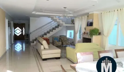 Casa á venda - Condomínio Gênesis 1, Suítes, 4 Vagas de Garagem!