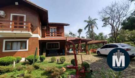 Casa em Condomínio fechado 4 Suítes para alugar e 6 vagas, 1000m2