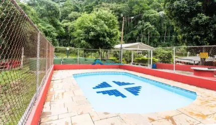 Vende-se sitio em Francisco Morato com nascente, lago e piscina