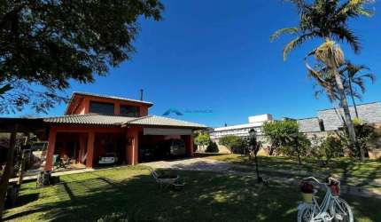 Casa Térrea de esquina C/ 3 Dorms, Suíte, Sala com pé direito alto, Cond. Tereza Cristina