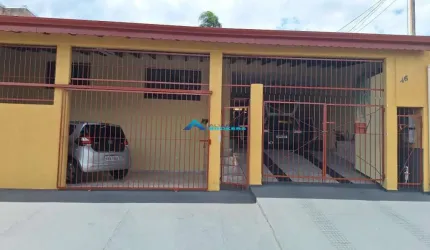 Vende-se Casa de 3 dormitórios, 4 vagas, no Jardim Guanabara - Jundiai