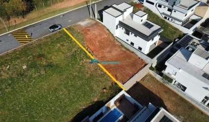 Vende-se Terreno de 300 m² em Condomínio no Gramadão, Jundiai