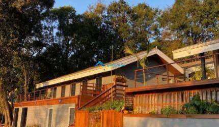 Excelente Casa no Chácara Malota , com 2.422 m² de A/T e 520 m² de A/C com Piscina e muita natureza