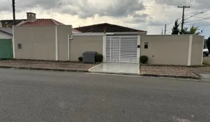 EXCELENTE RESIDÊNCIA DE ÓTIMO PADRÃO NO CAJURU.
