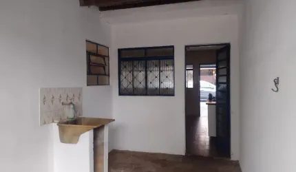 casa com terreno de trezentos metros jd colonial.