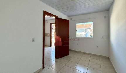 LOCAÇÃO: Kitinete com Cozinha e Dormitório separado, Cidade Nova, Itajaí/SC!