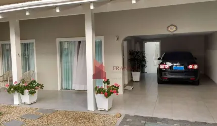 VENDA: Casa com 3 dormitórios, 300 m² por - Fazenda - Itajaí/SC