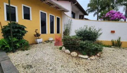 VENDA: Casa Mobiliada com 3 dormitórios no Bairro Dom Bosco em Itajaí