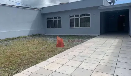 VENDA: Casa averbada com 3 Dormitórios e 4 vagas de garagem, São João, Itajaí/SC!