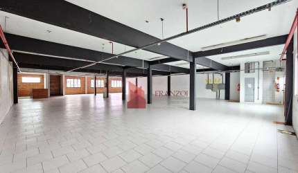 LOCAÇÃO: Galpão com portão nível zero, 3.000m2, bairro Vila Operária, Itajai/SC!