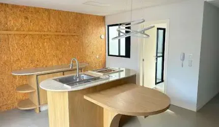 Apartamento térreo localizado na Praia dos Amores