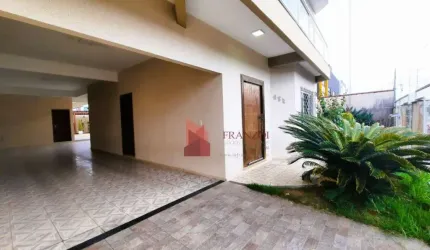 VENDA: Sobrado com 4 dormitórios no Bairro Dom Bosco em Itajaí.