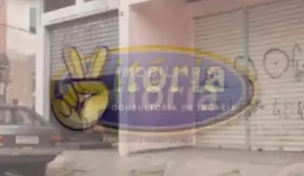 Prédio Comercial c/ 2 Salões e 3 moradias - para Venda no bairro João de Barros