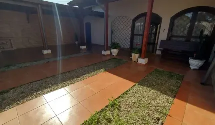 CASA À VENDA COM 04 SUÍTES NO BAIRRO DO ITAGUÁ EM UBATUBA/SP.