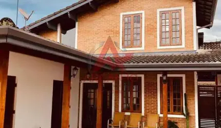 Casa espaçosa e arejada , a venda no centro de Ubatuba - SP