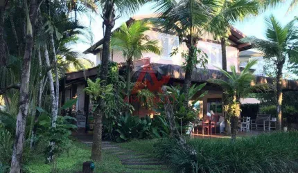 Sobrado  com 05 quartos ,  ideal para acomodar a família