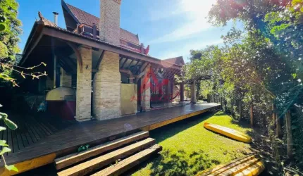 CASA A VENDA EM CONDOMINIO NA PRAIA DO PRUMIRIM COM 10 SUITES AO LADO DO MAR