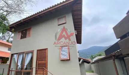 CASA A VENDA NO CONDIMINIO DA RESSACA E MAIS 3 APARTAMENTOS A VENDA NOS FUNDOS