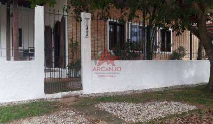Casa Padrão 03 dormitórios , sendo 02 suítes , com ótima localização