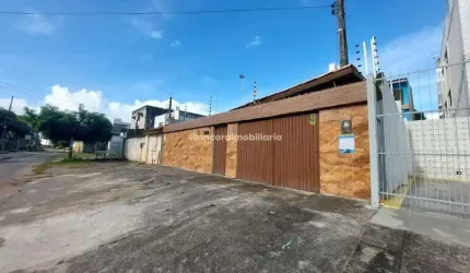 Ótima casa a venda no bairro de Casa Caiada Olinda com 248 metros quadrados distribuídos em dois pavimentos.