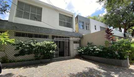 Excelente casa comercial no bairro de Santo Amaro.