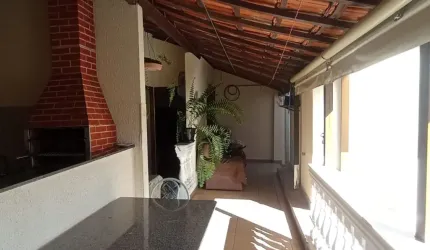 Linda Casa de três dorm no coração do Bosque