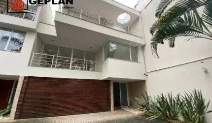 MARAVILHOSA CASA EM CONDOMÍNIO NO BROOKLIN!!